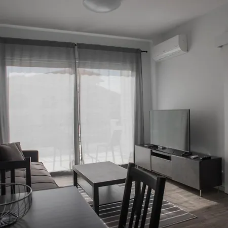 One Bedroom In In Good Location Apartment *